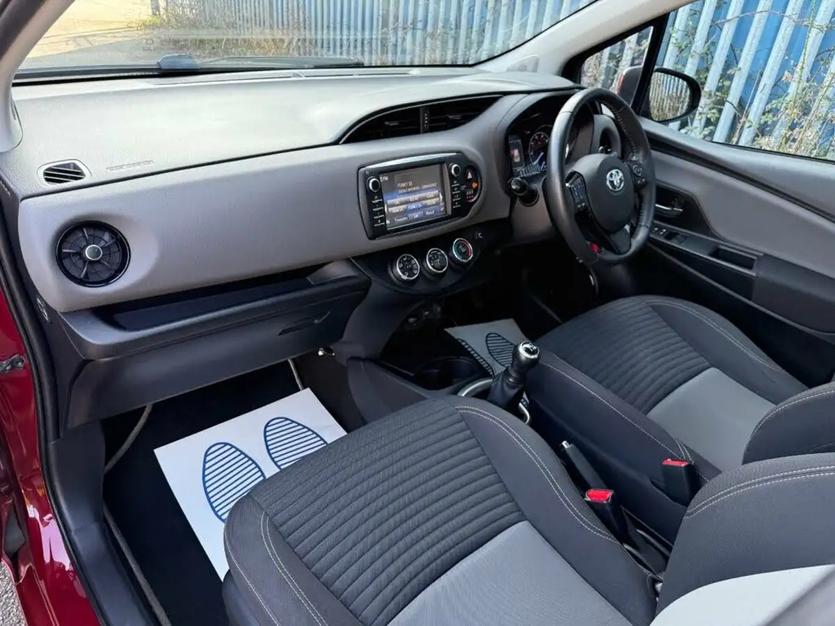 2017-toyota-yaris-10-vvt-i-icon-tech-big-6
