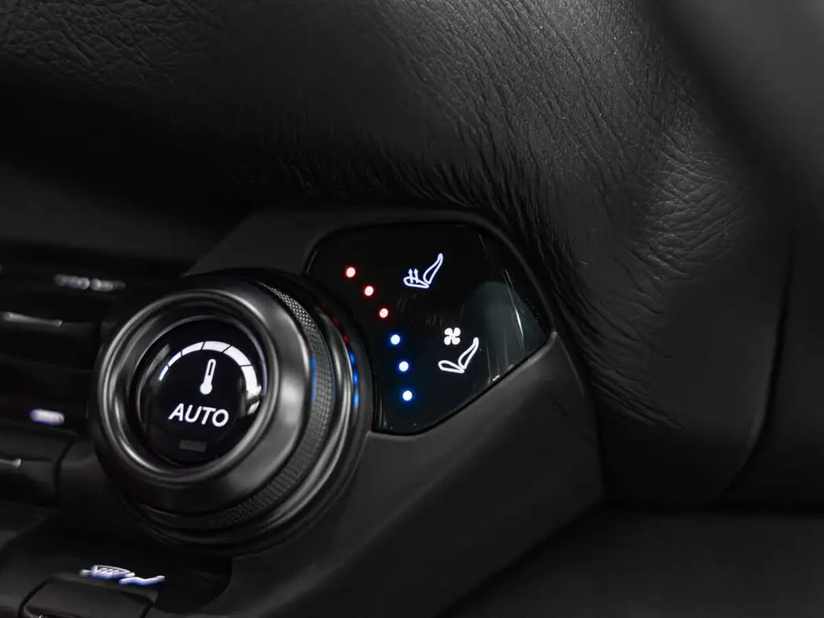 2019-aston-martin-vantage-40-v8-vantage-big-11