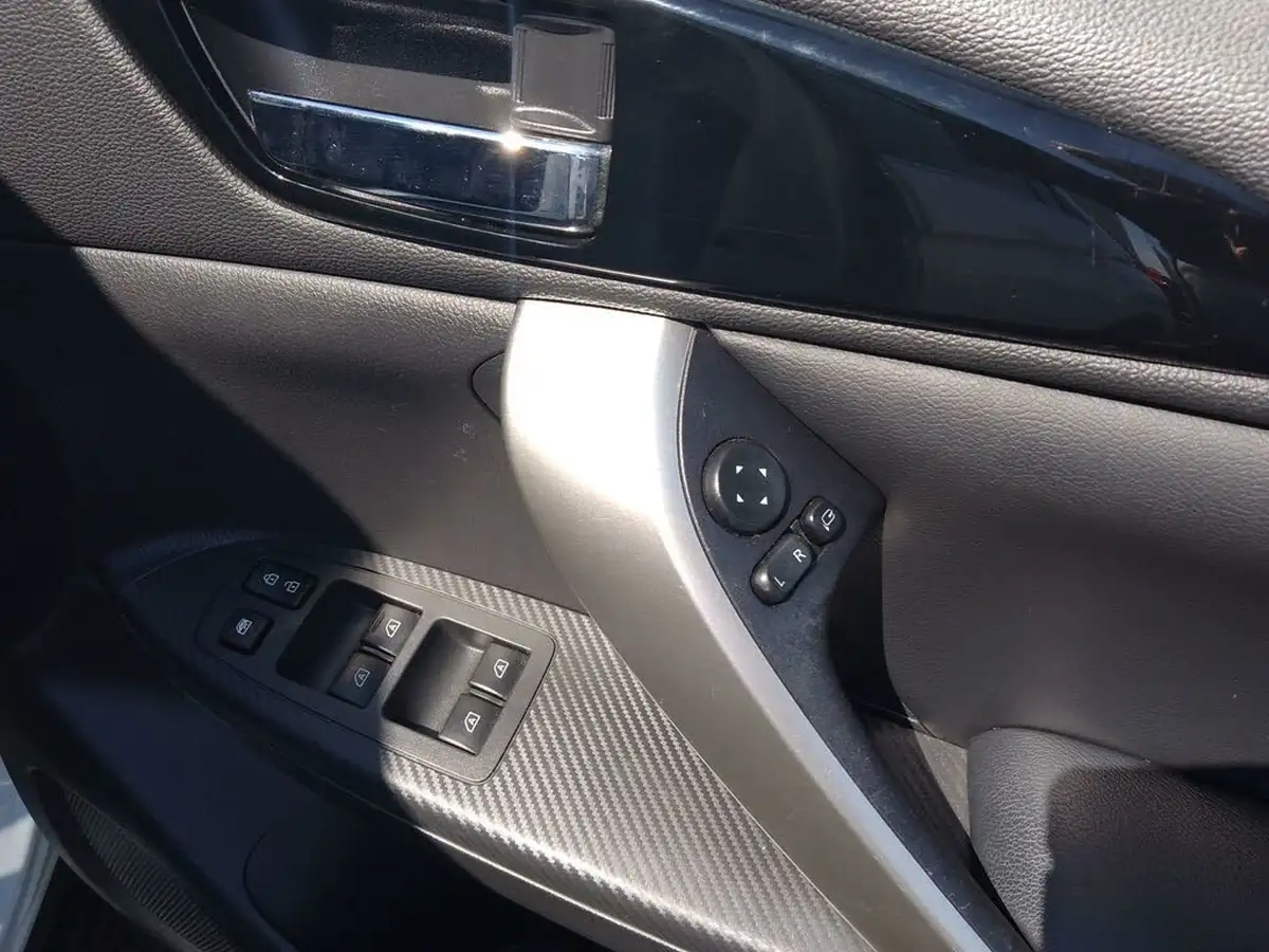 2020-mitsubishi-eclipse-cross-15-black-big-64