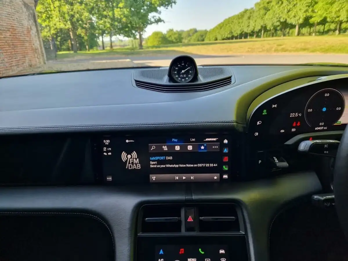 2020-porsche-taycan-e-turbo-big-20