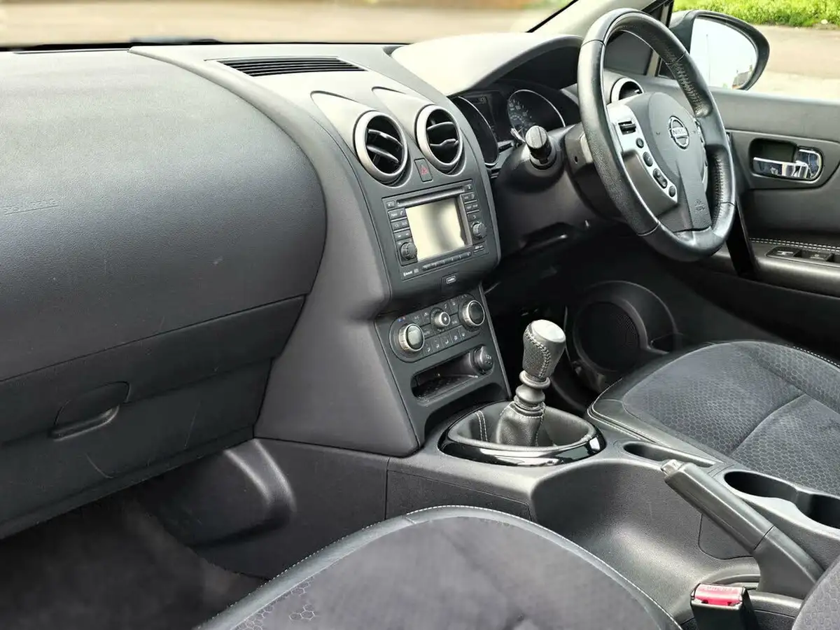 2013-nissan-qashqai-15td-360-big-23