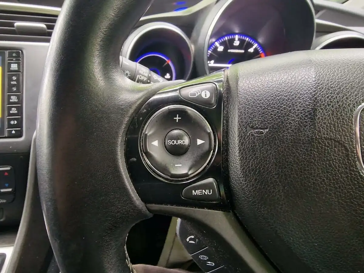2016-honda-civic-16-i-dtec-se-plus-navi-tourer-big-13
