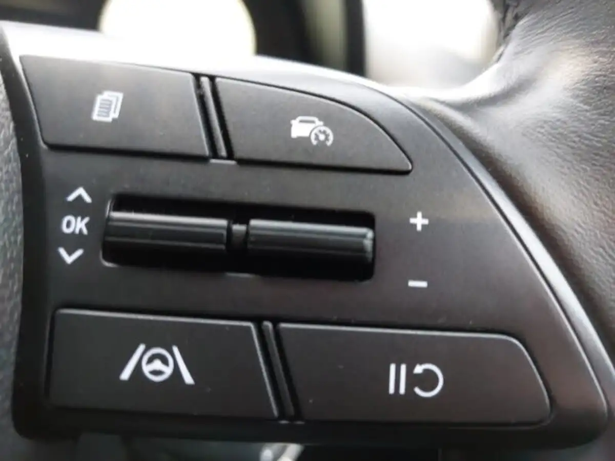 2024-hyundai-i20-10-t-gdi-advance-big-17