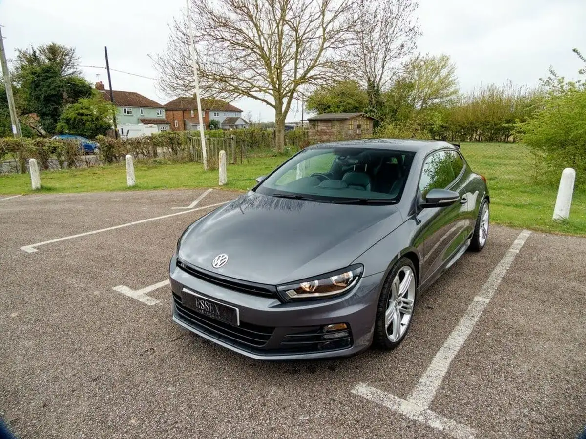 2016-volkswagen-scirocco-20-tsi-r-line-big-14