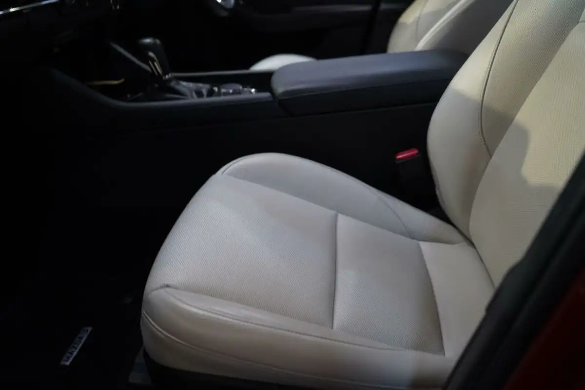 2019-mazda-mazda3-20-gt-sport-tech-180ps-saloon-4d-auto-big-44
