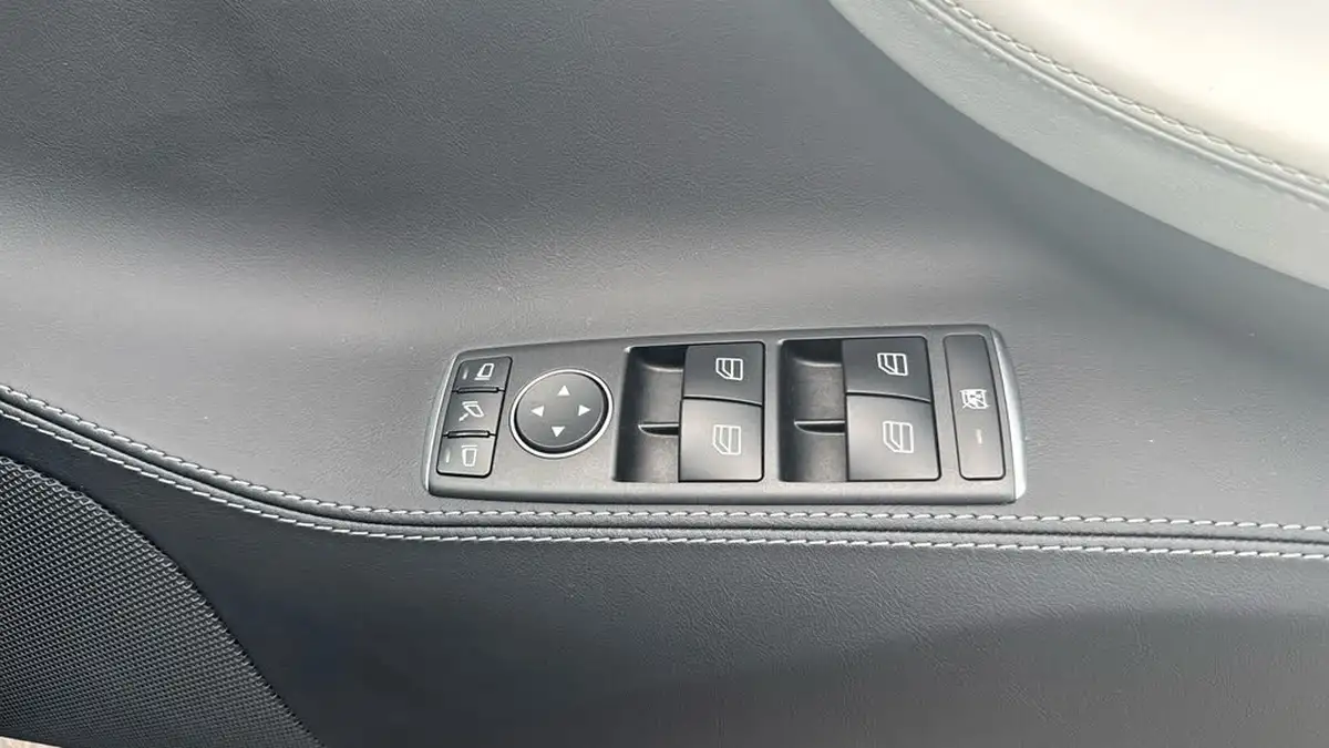 2020-tesla-model-s-e-ludicrous-performance-big-26