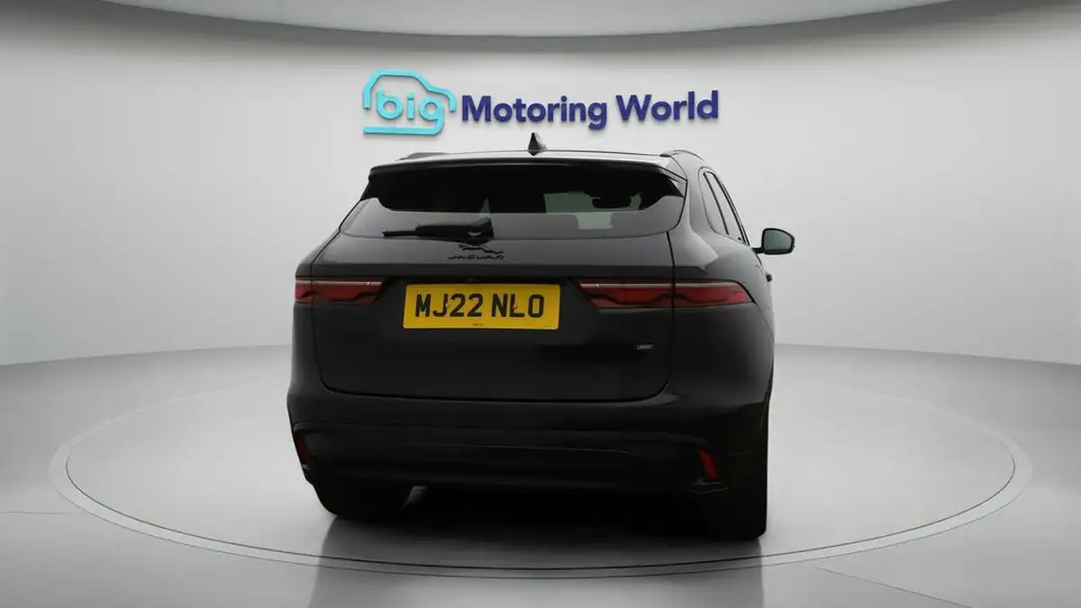2022-jaguar-f-pace-20-p250-r-dynamic-black-big-6