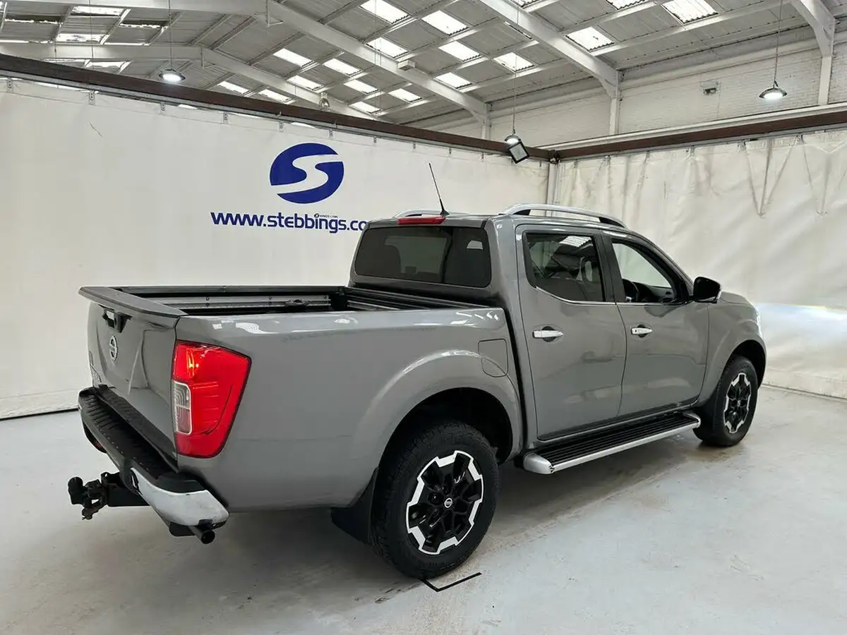2019-nissan-navara-23dci-tt-tekna-8-navileather-auto-big-5