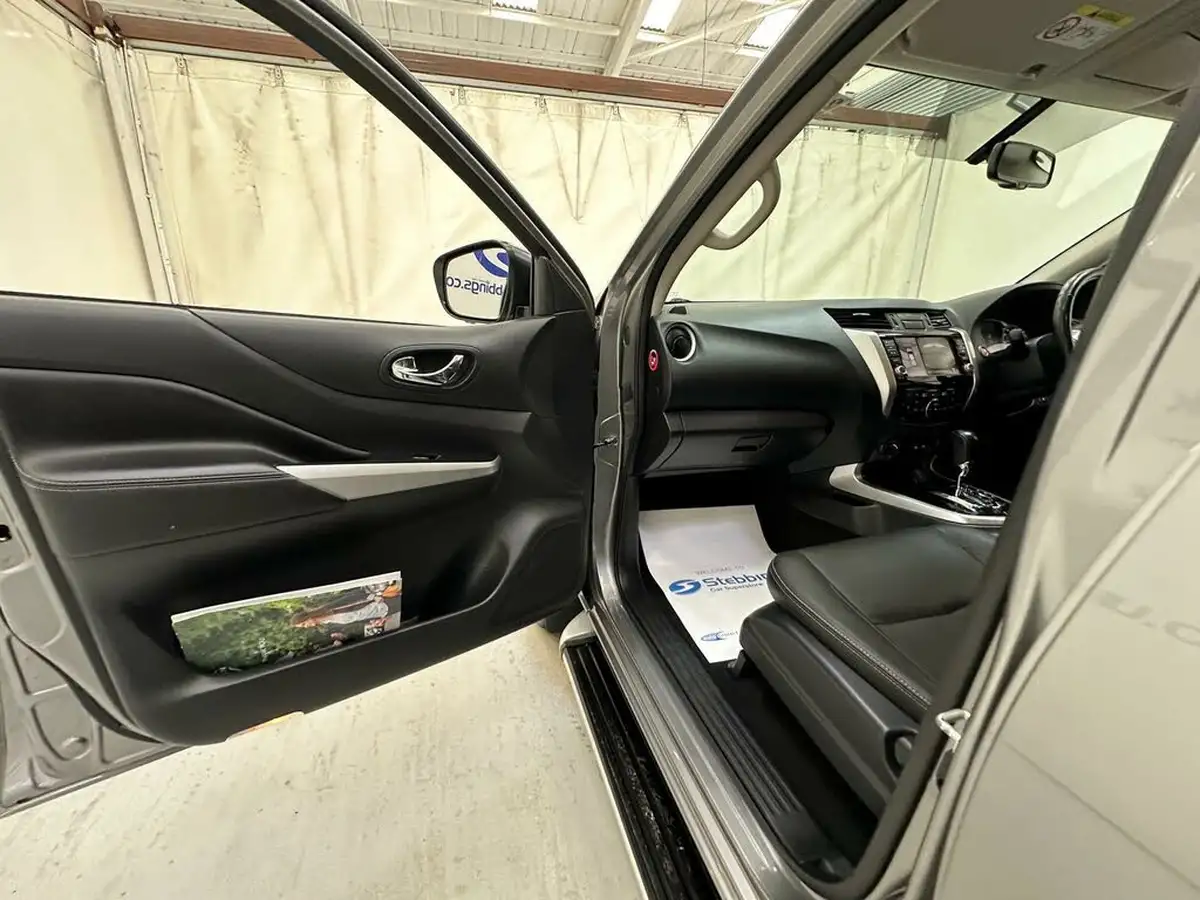 2019-nissan-navara-23dci-tt-tekna-8-navileather-auto-big-29