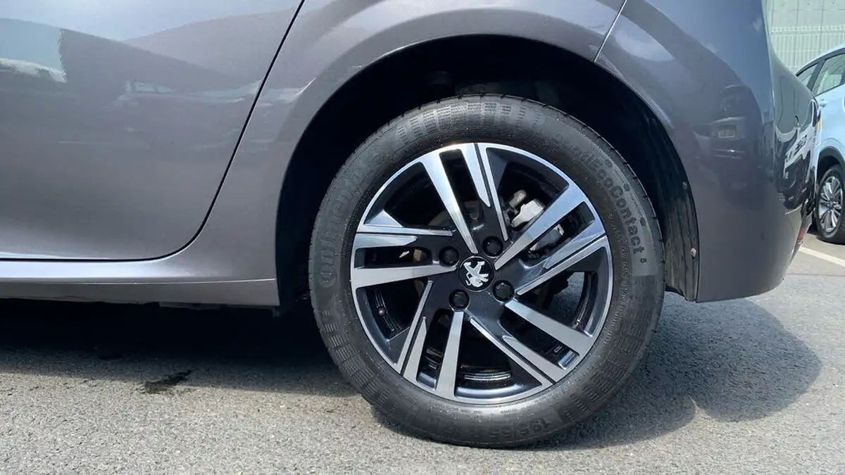 2023-peugeot-208-12-puretech-allure-premium-100ps-big-14