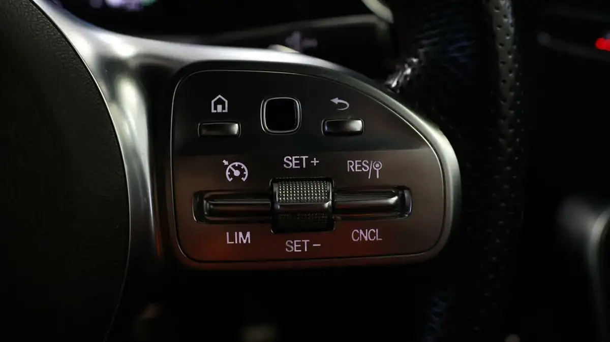 2021-mercedes-benz-a-class-13-a250e-amg-line-hatchback-5d-big-22