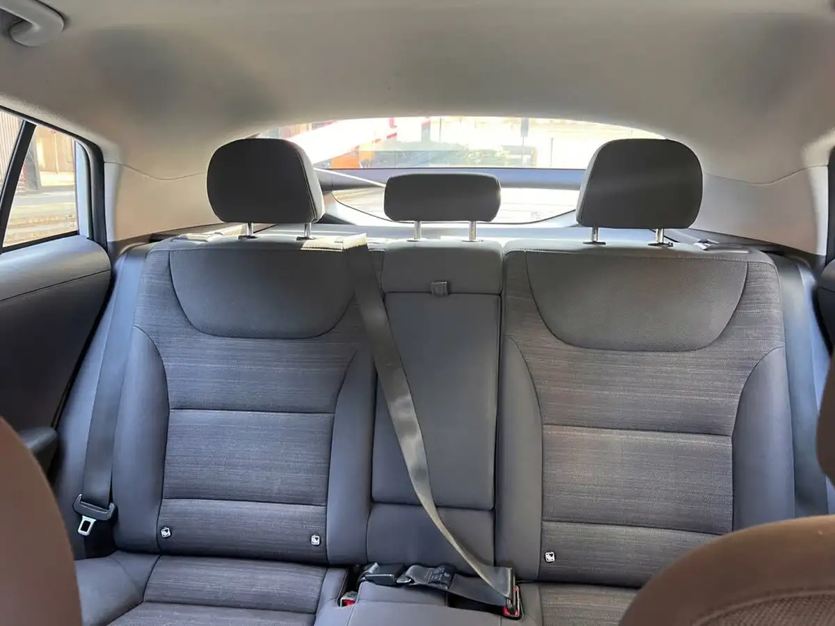 2017-hyundai-ioniq-16-gdi-se-hybrid-big-29