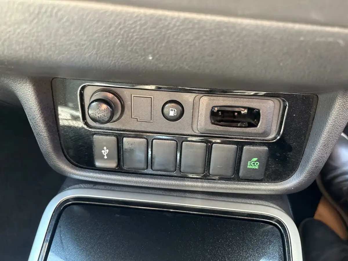 2020-mitsubishi-outlander-24-reflex-plus-commercial-big-32