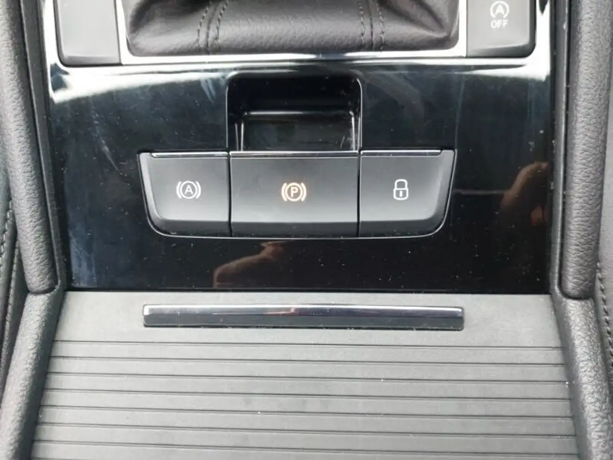 2016-skoda-superb-20tdi-se-business-hatchback-big-18