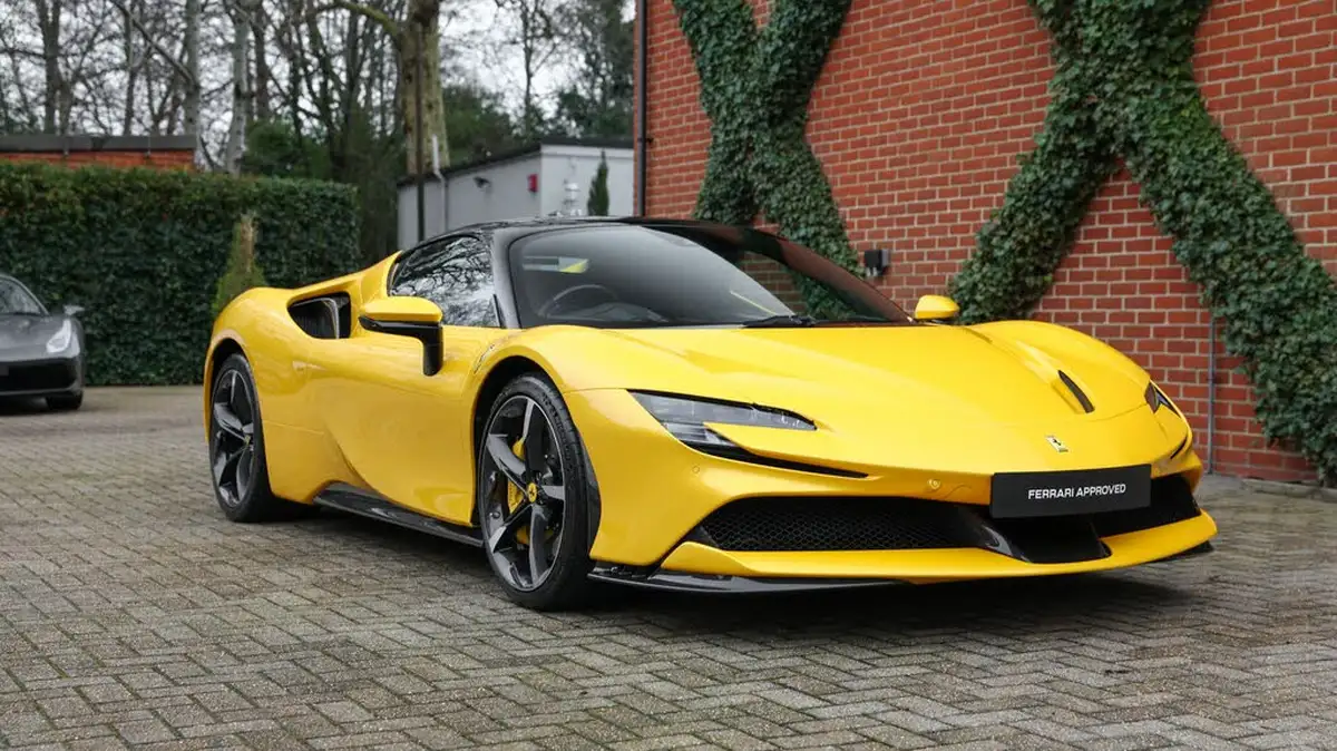 2021-ferrari-sf90-stradale-big-23