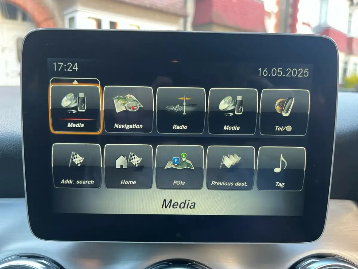 2017-mercedes-benz-gla-class-21d-gla-200d-amg-line-ss-big-25
