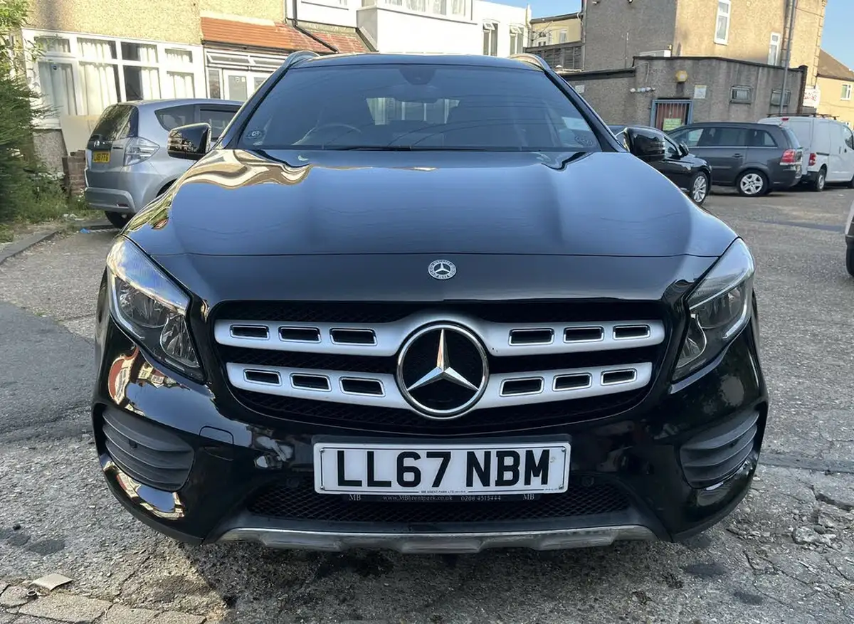 2017-mercedes-benz-gla-class-21d-gla-200d-amg-line-ss-big-1