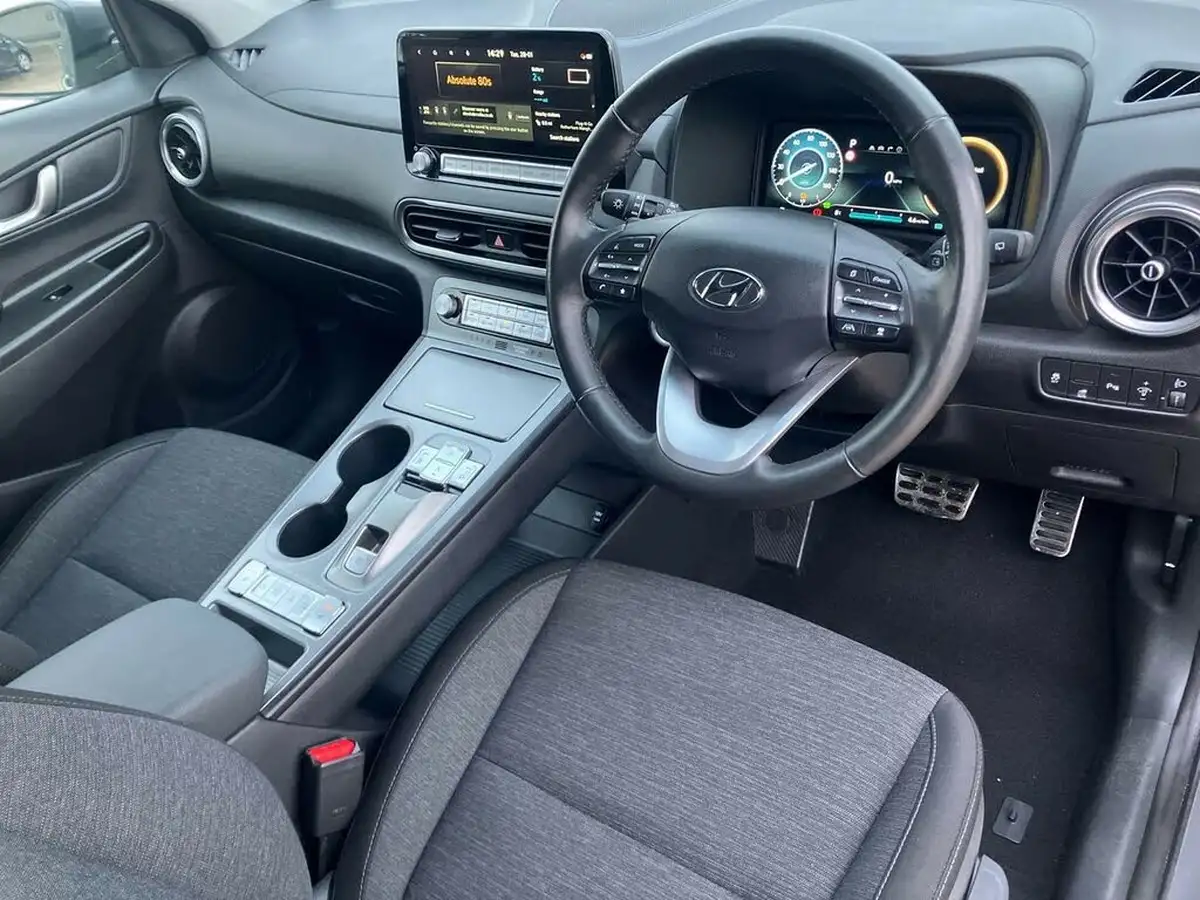 2023-hyundai-kona-e-premium-136ps-39kwh-big-8