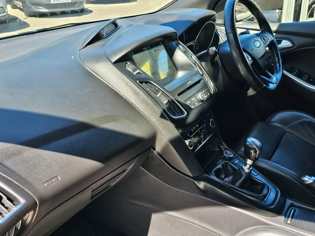 2017-ford-focus-20t-st3-hatchback-big-12