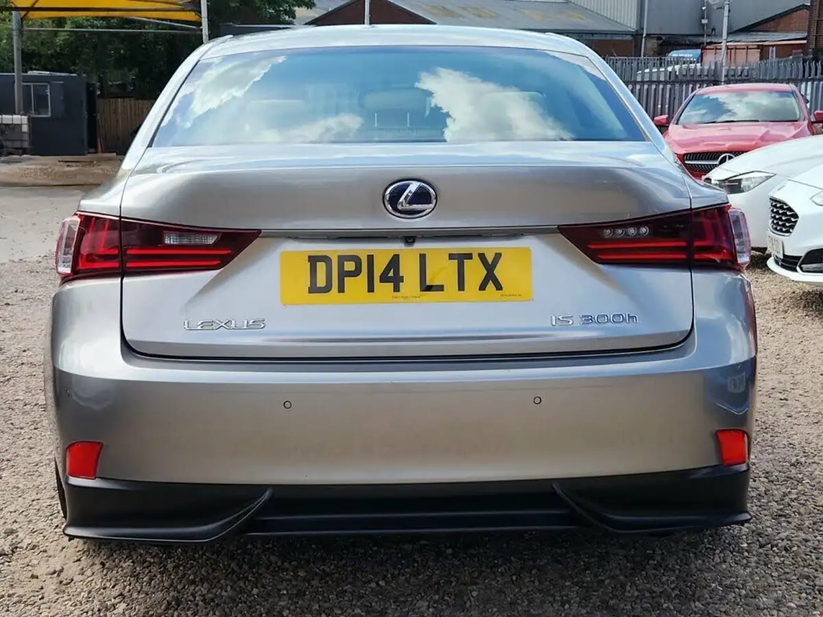 2014-lexus-is-300h-25-premier-big-7