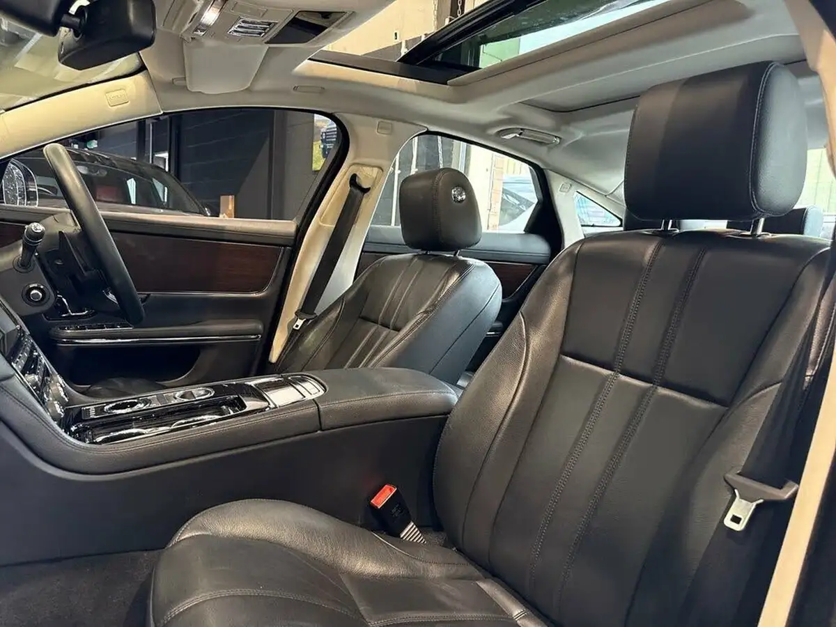 2016-jaguar-xj-series-30td-xj-luxury-swb-saloon-big-17