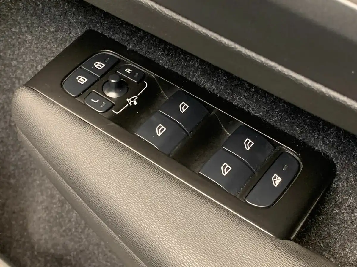 2021-volvo-xc40-15-t3-r-design-161bhp-auto-big-18