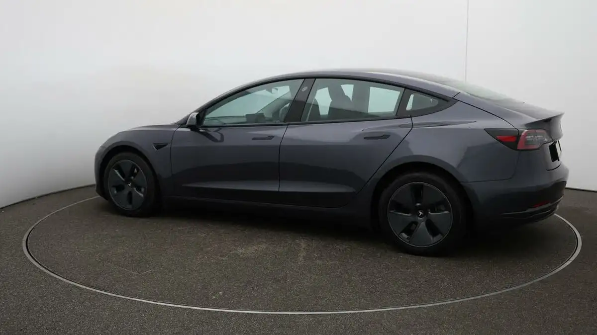 2022-tesla-model-3-e-long-range-big-45