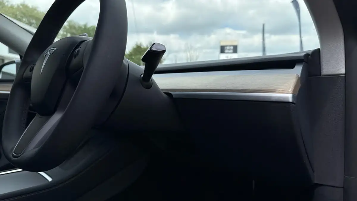 2023-tesla-model-y-e-rwd-big-24
