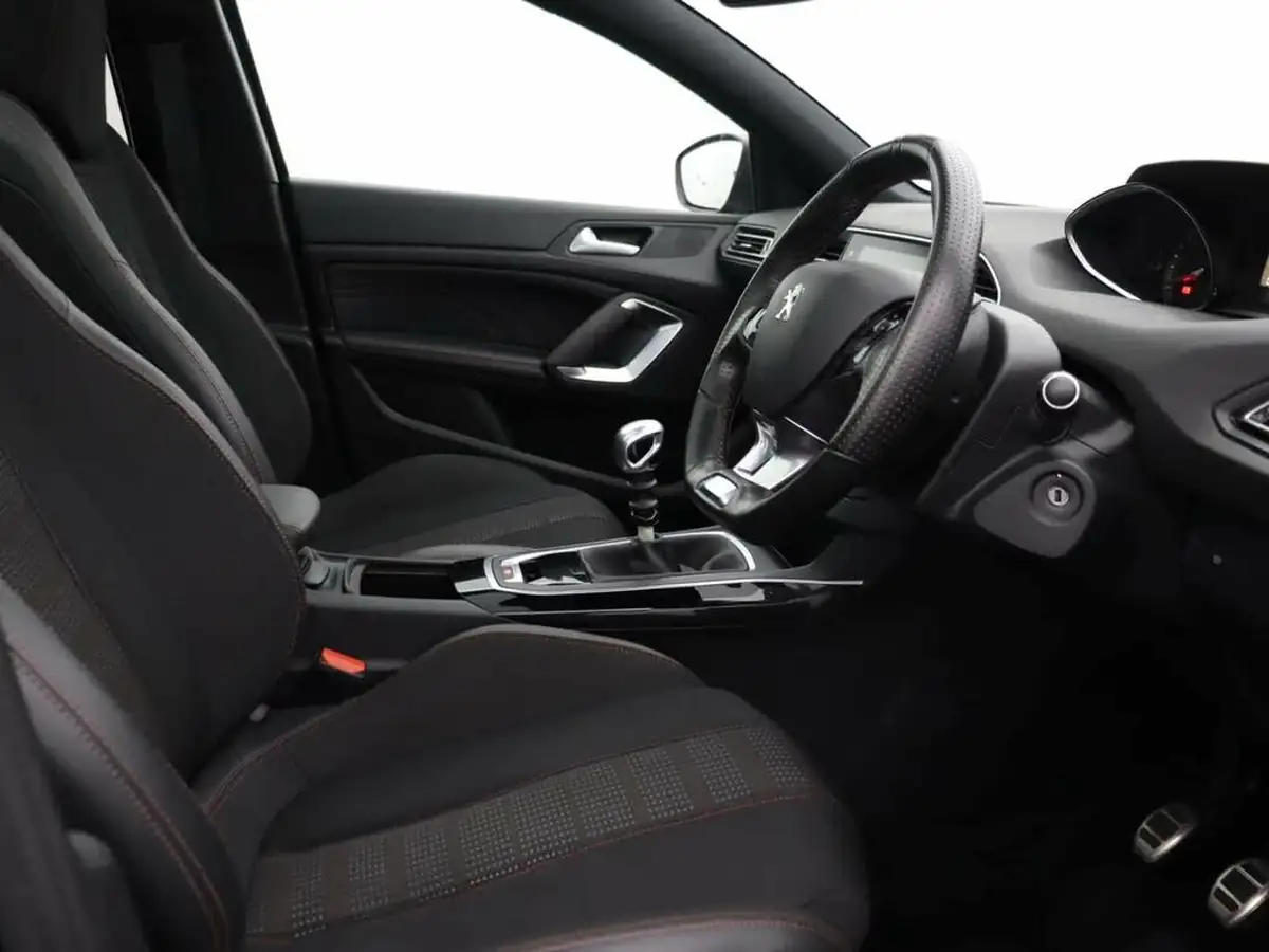 2019-peugeot-308-15-bluehdi-gt-line-eat8-big-30