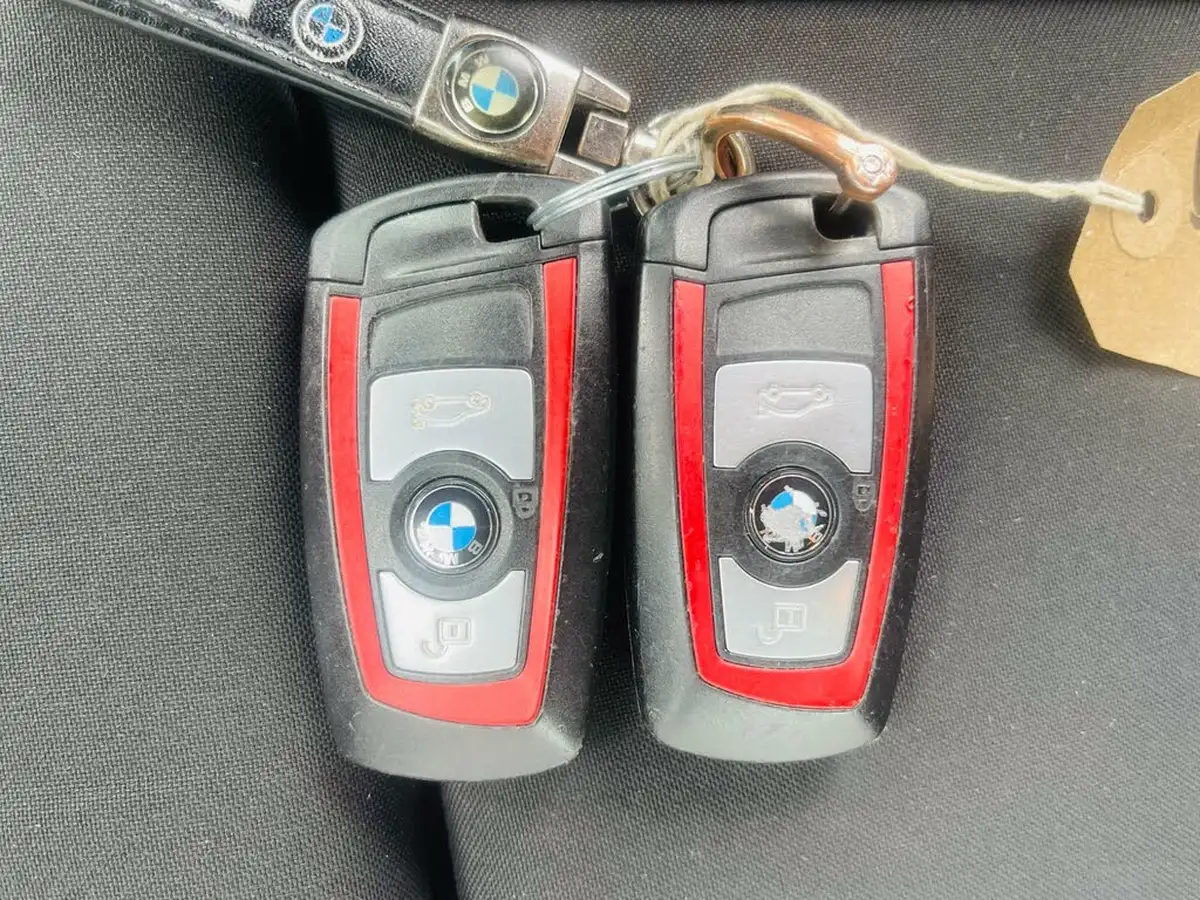 2013-bmw-1-series-16-116i-sport-ss-3d-big-30