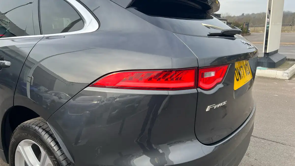 2017-jaguar-f-pace-30td-portfolio-big-18