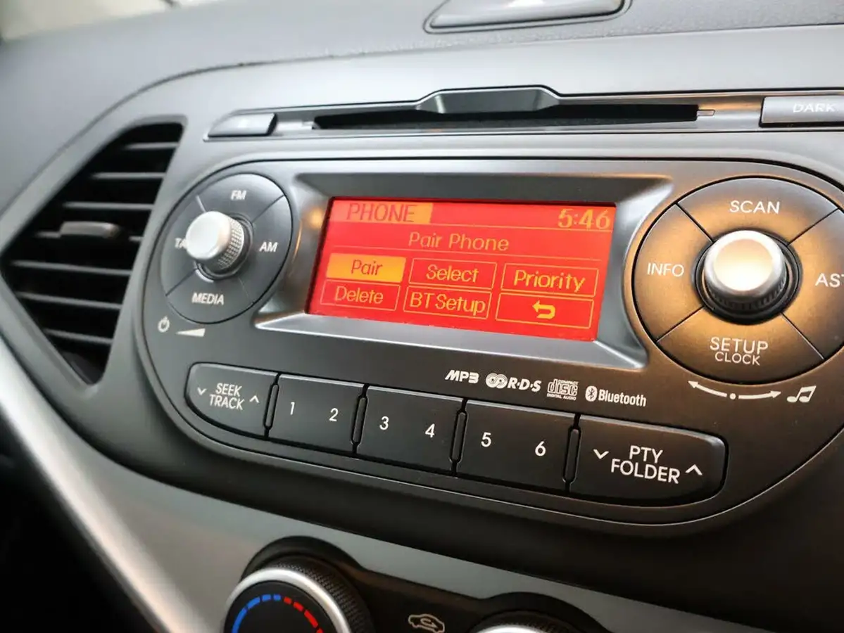 2013-kia-picanto-10-city-big-31