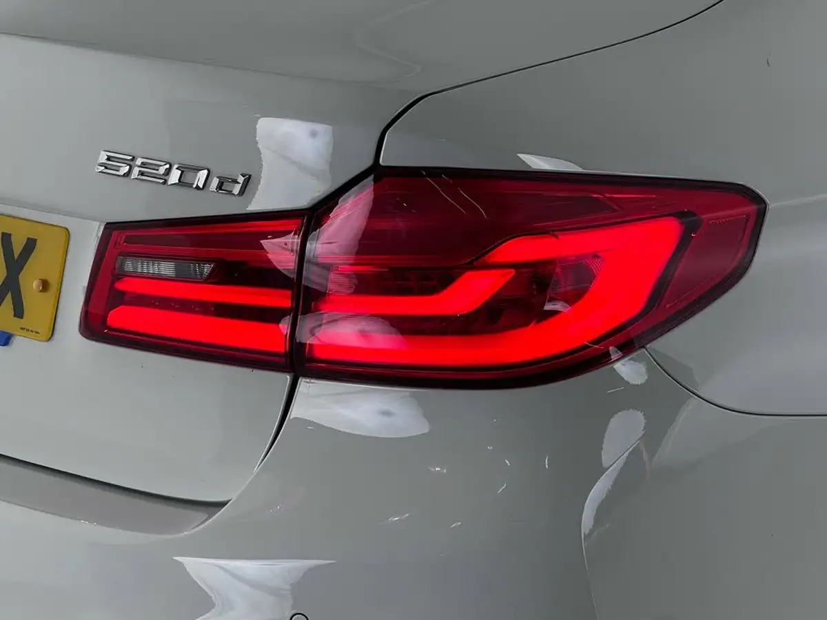 2020-bmw-5-series-20td-520d-m-sport-190ps-mht-saloon-4d-big-9
