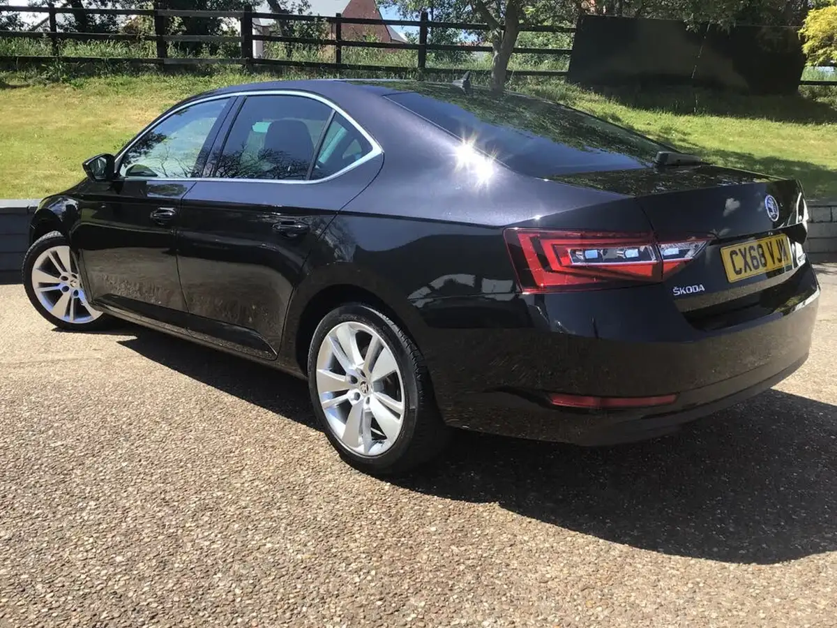 2018-skoda-superb-20tdi-se-l-executive-150ps-scr-hatchback-big-9