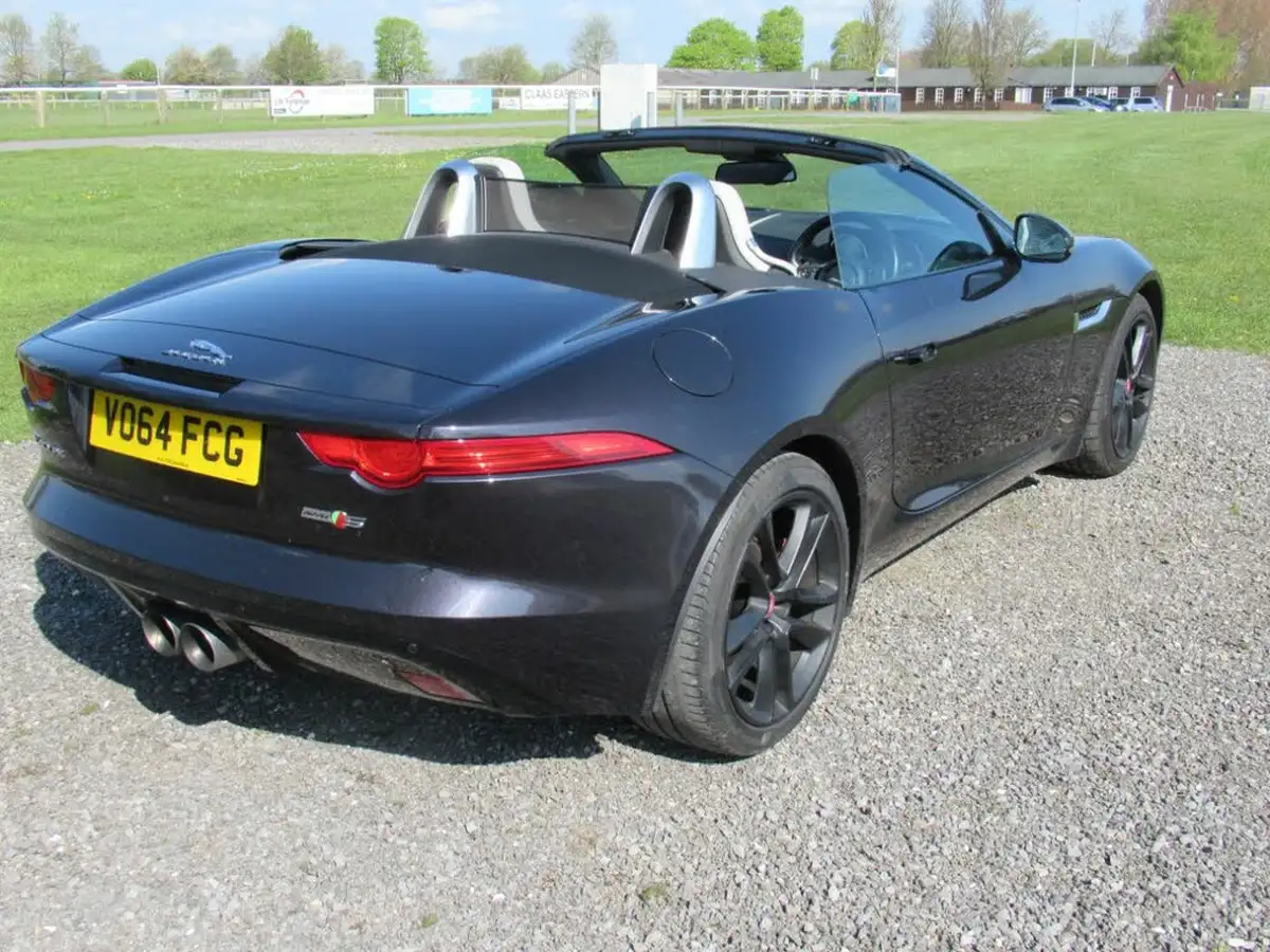 2014-jaguar-f-type-30-s-convertible-awd-quickshift-big-5