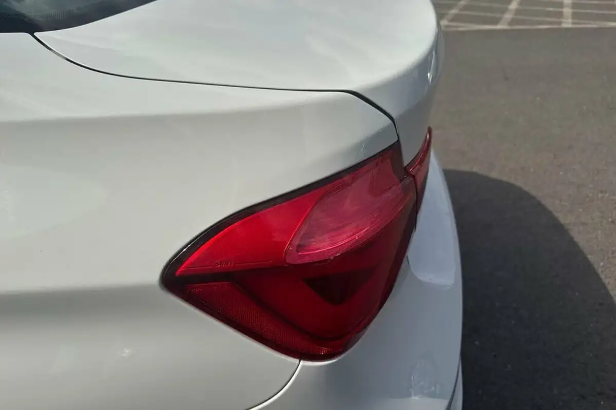 2018-bmw-3-series-20-330e-m-sport-big-23
