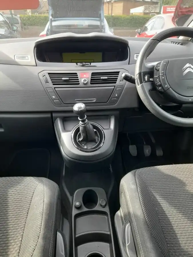 2013-citroen-c4-picasso-16hdi-platinum-big-12