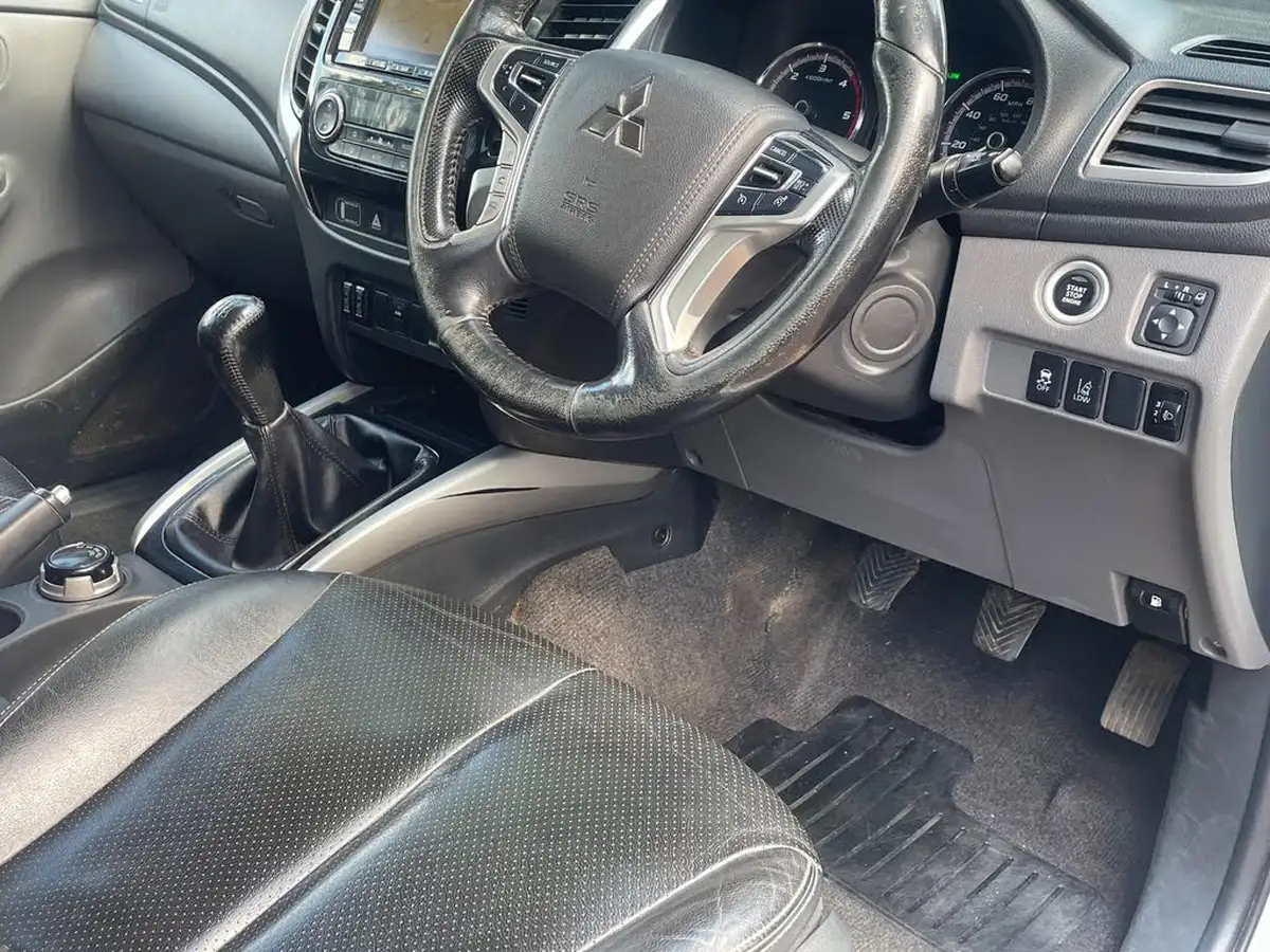 2017-mitsubishi-l200-24di-d-warrior-178bhp-eu6-big-3