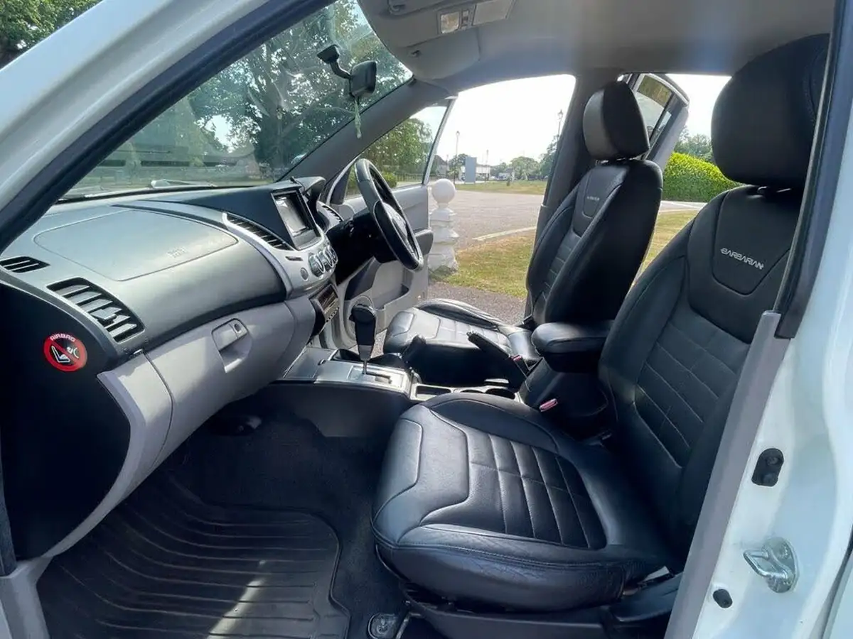 2011-mitsubishi-l200-25td-barbarian-auto-big-14