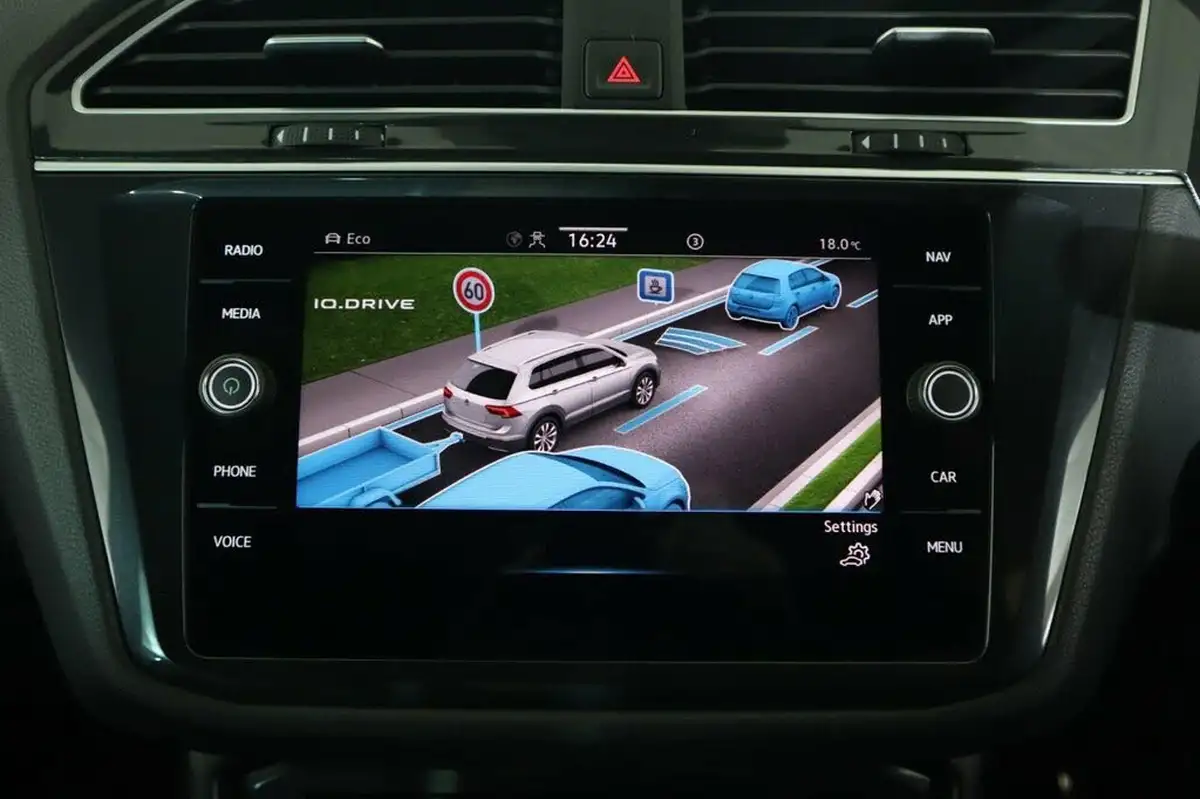 2021-volkswagen-tiguan-15-tsi-r-line-big-44