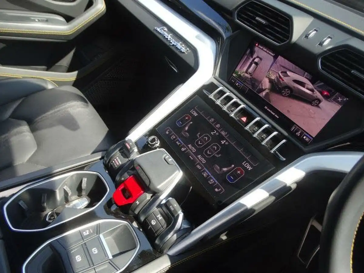 2019-lamborghini-urus-40-no-trim-big-5