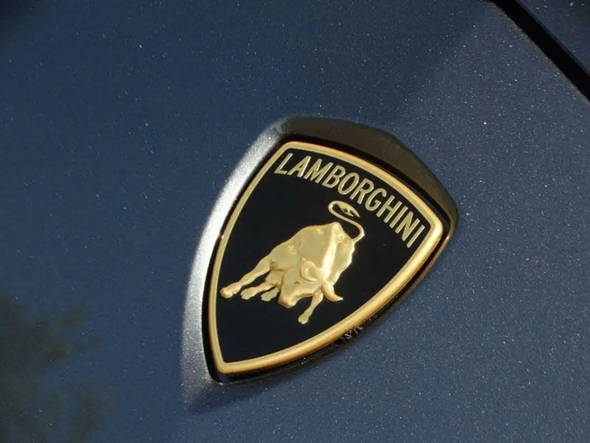 2019-lamborghini-urus-40-no-trim-big-29