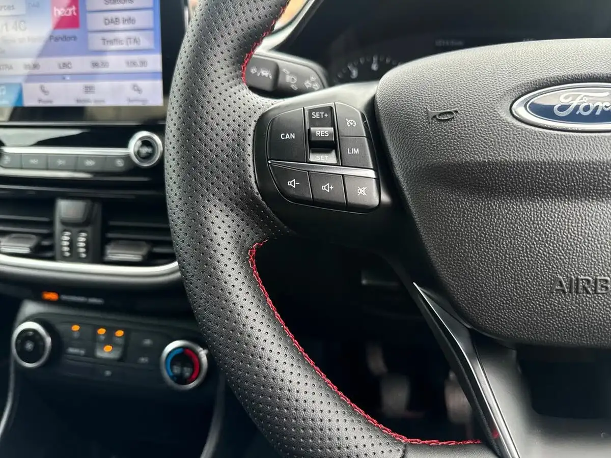 2023-ford-fiesta-big-25