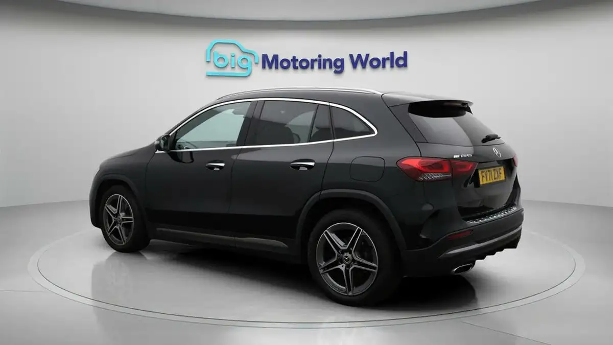 2022-mercedes-benz-gla-class-13-gla-180-amg-line-premium-big-5