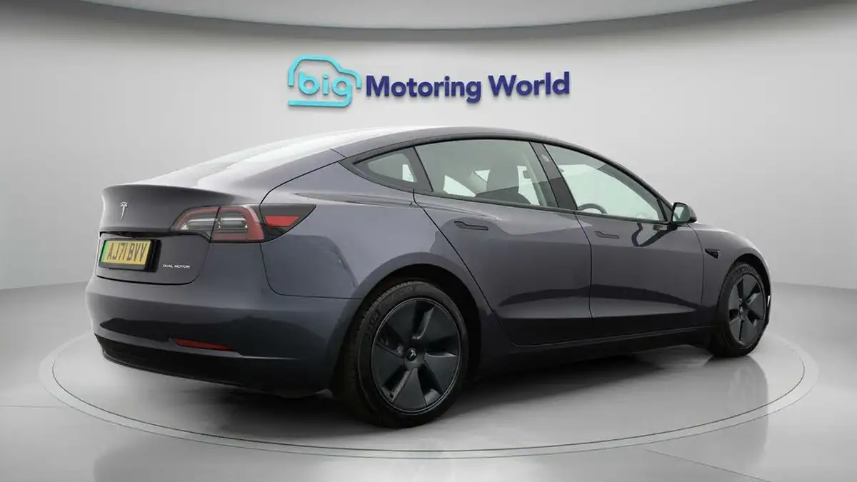 2021-tesla-model-3-e-long-range-awd-big-6