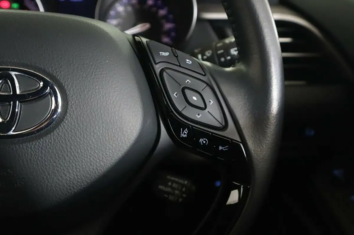 2021-toyota-c-hr-18-vvt-i-icon-big-13
