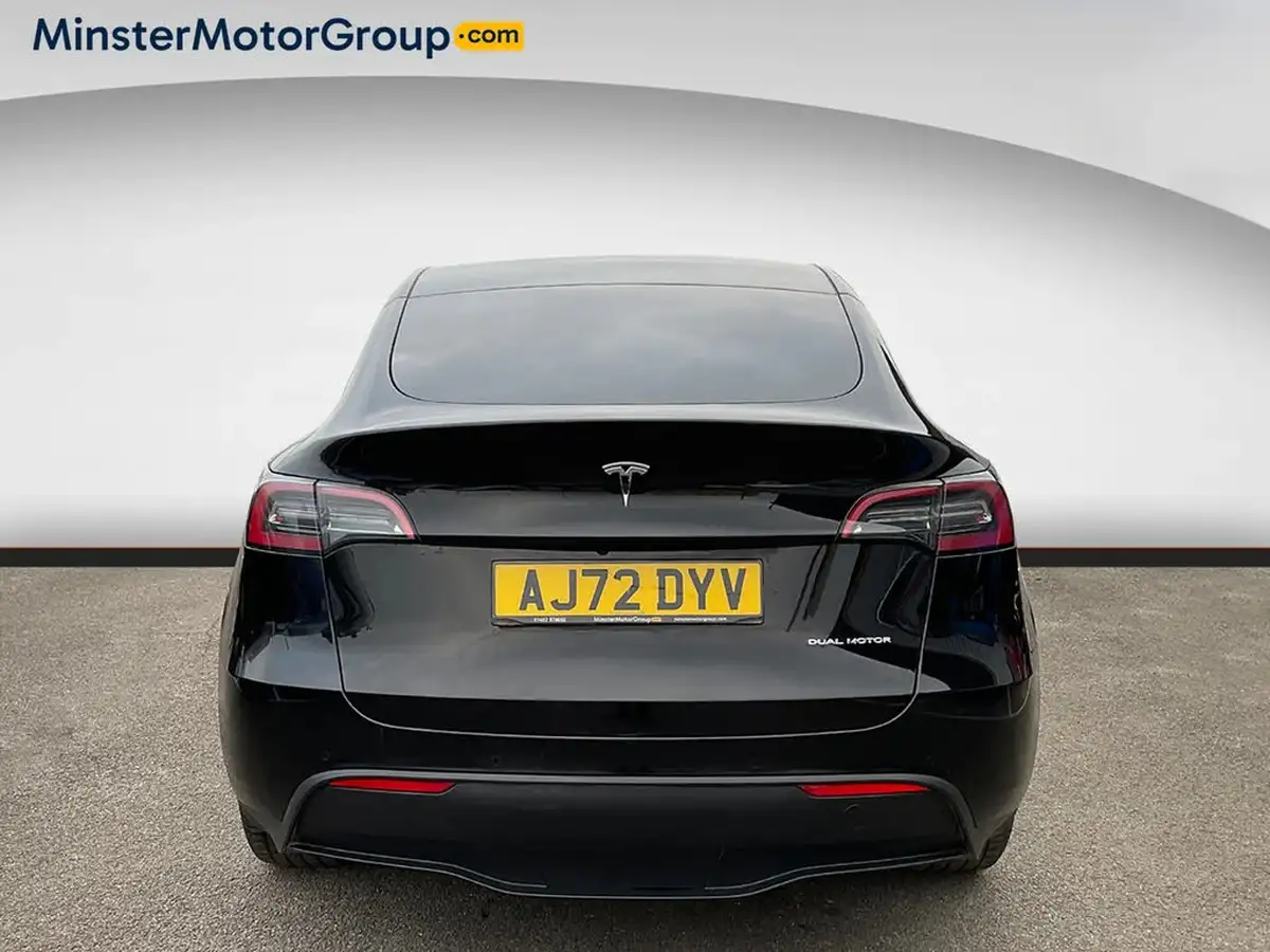 2022-tesla-model-y-e-long-range-big-2