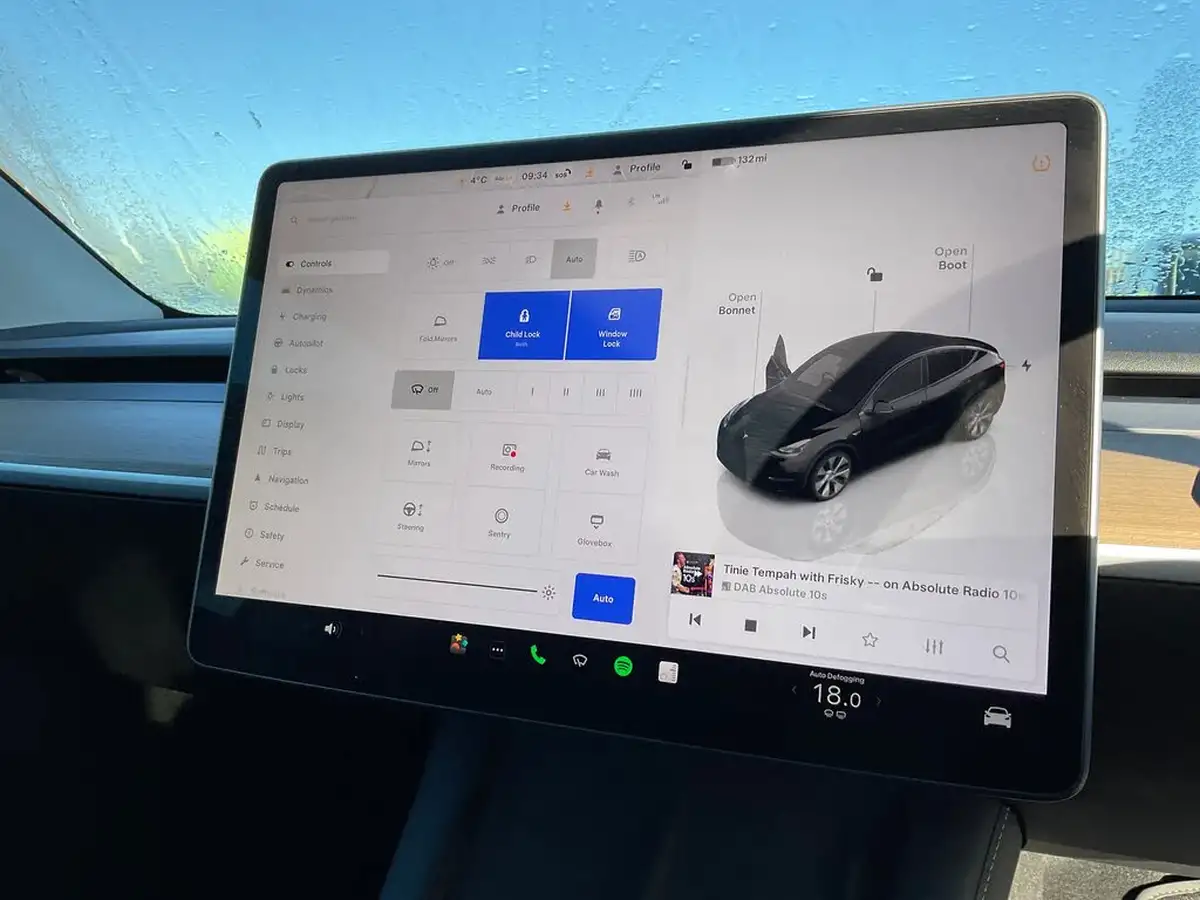 2022-tesla-model-y-e-long-range-big-30