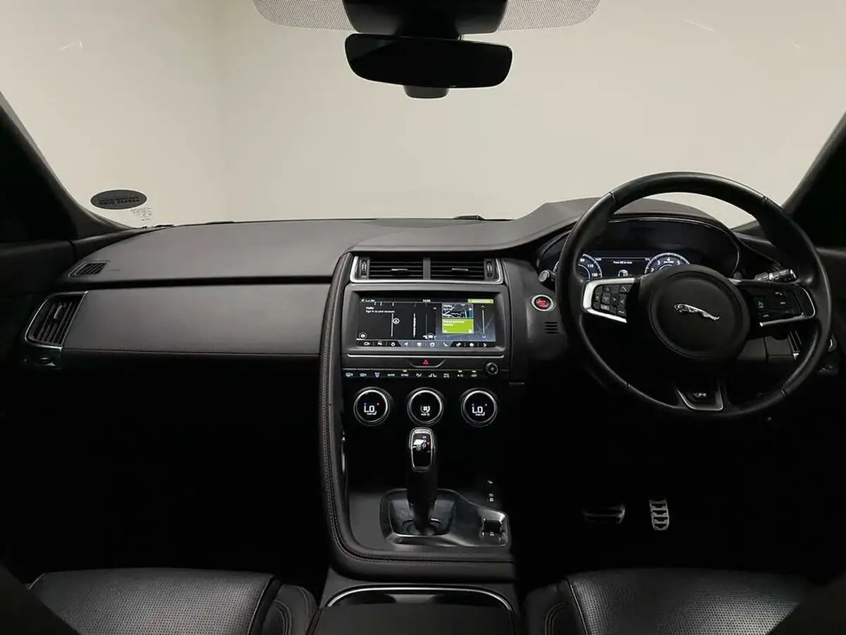 2020-jaguar-e-pace-20-i4-chequered-flag-200ps-big-24