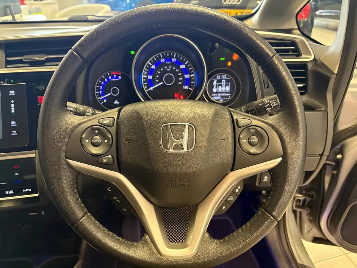 2016-honda-jazz-13-i-vtec-ex-big-12